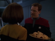 extant_StarTrek_VOY_7x24-RenaissanceMan_1818.jpg