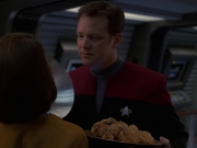 extant_StarTrek_VOY_7x24-RenaissanceMan_1827.jpg