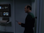 extant_StarTrek_VOY_7x24-RenaissanceMan_2098.jpg