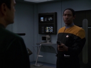 extant_StarTrek_VOY_7x24-RenaissanceMan_2141.jpg