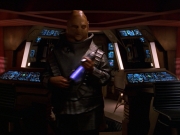 extant_StarTrek_VOY_7x24-RenaissanceMan_2525.jpg