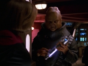 extant_StarTrek_VOY_7x24-RenaissanceMan_2544.jpg