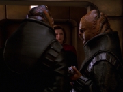 extant_StarTrek_VOY_7x24-RenaissanceMan_2583.jpg