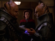 extant_StarTrek_VOY_7x24-RenaissanceMan_2585.jpg
