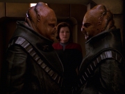 extant_StarTrek_VOY_7x24-RenaissanceMan_2589.jpg