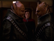 extant_StarTrek_VOY_7x24-RenaissanceMan_2590.jpg