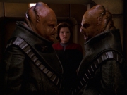 extant_StarTrek_VOY_7x24-RenaissanceMan_2592.jpg