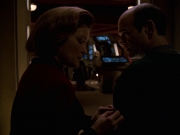 extant_StarTrek_VOY_7x24-RenaissanceMan_2954.jpg