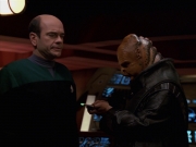 extant_StarTrek_VOY_7x24-RenaissanceMan_3016.jpg