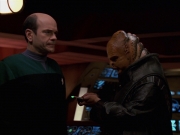 extant_StarTrek_VOY_7x24-RenaissanceMan_3017.jpg