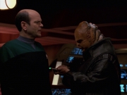 extant_StarTrek_VOY_7x24-RenaissanceMan_3022.jpg