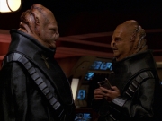extant_StarTrek_VOY_7x24-RenaissanceMan_3053.jpg