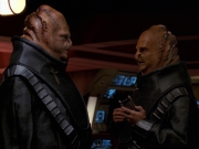 extant_StarTrek_VOY_7x24-RenaissanceMan_3054.jpg