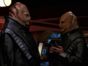 extant_StarTrek_VOY_7x24-RenaissanceMan_3056.jpg