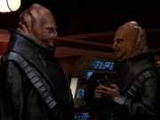 extant_StarTrek_VOY_7x24-RenaissanceMan_3058.jpg