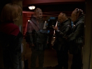 extant_StarTrek_VOY_7x24-RenaissanceMan_3065.jpg