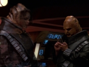 extant_StarTrek_VOY_7x24-RenaissanceMan_3075.jpg