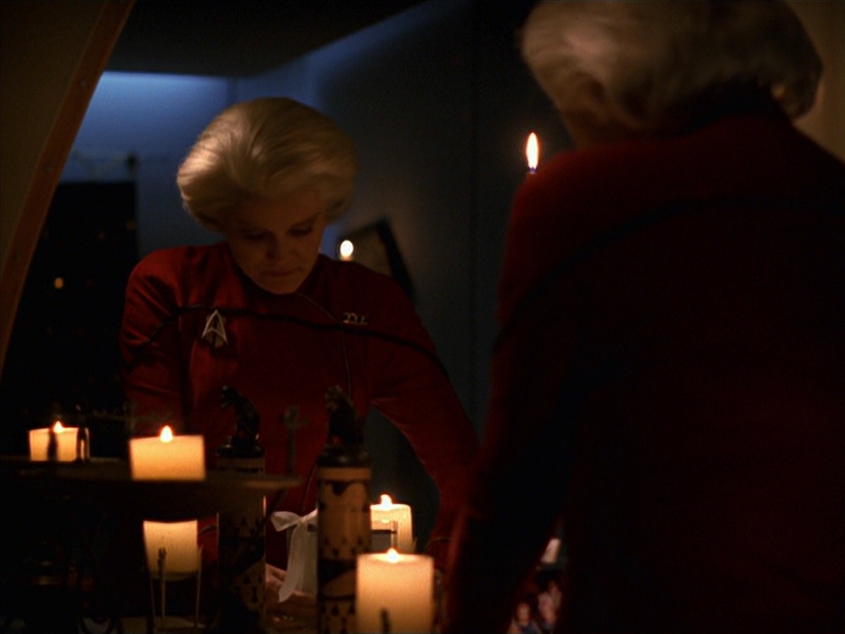 extant_StarTrek_VOY_7x25_7x26-Endgame_0954.jpg