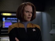 extant_StarTrek_VOY_5x01-Night_03237.jpg
