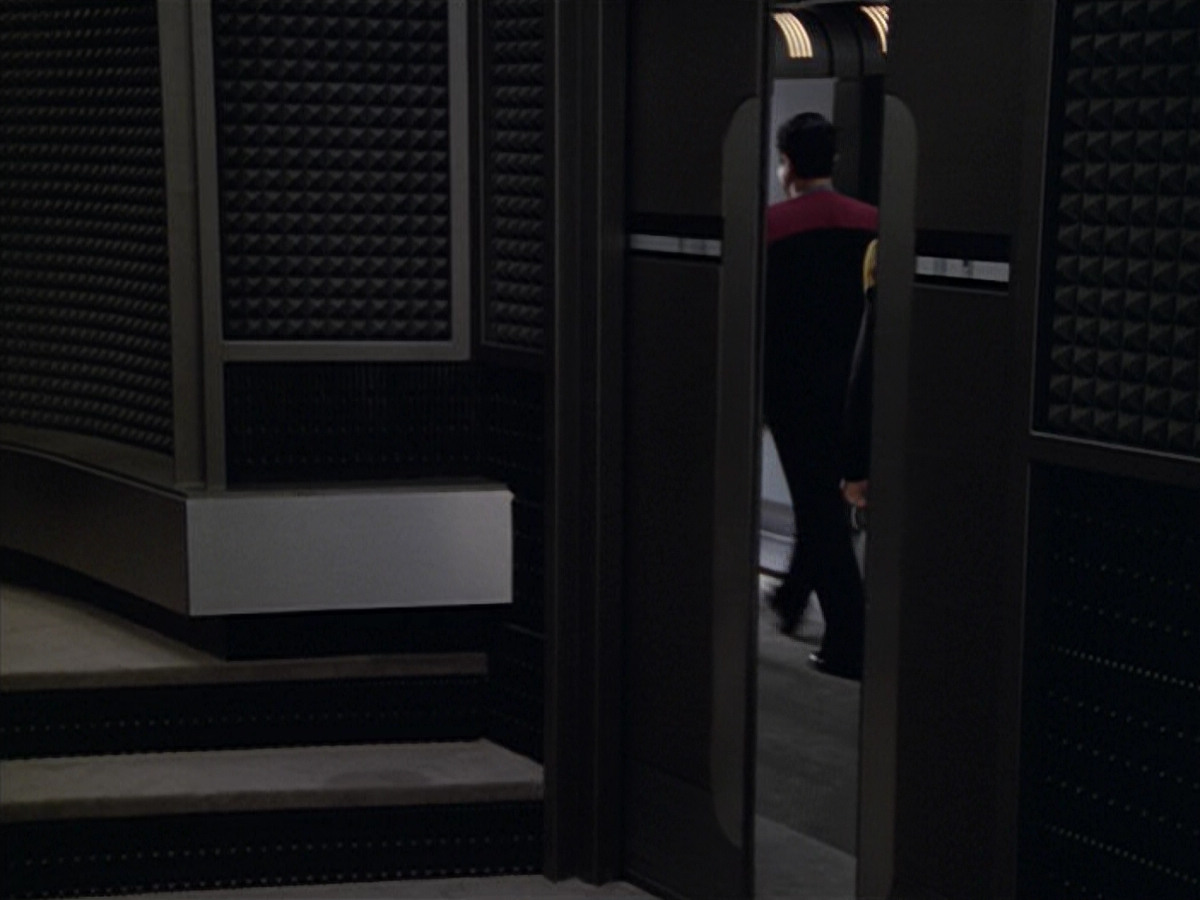 extant_StarTrek_VOY_5x02-Drone_00362.jpg