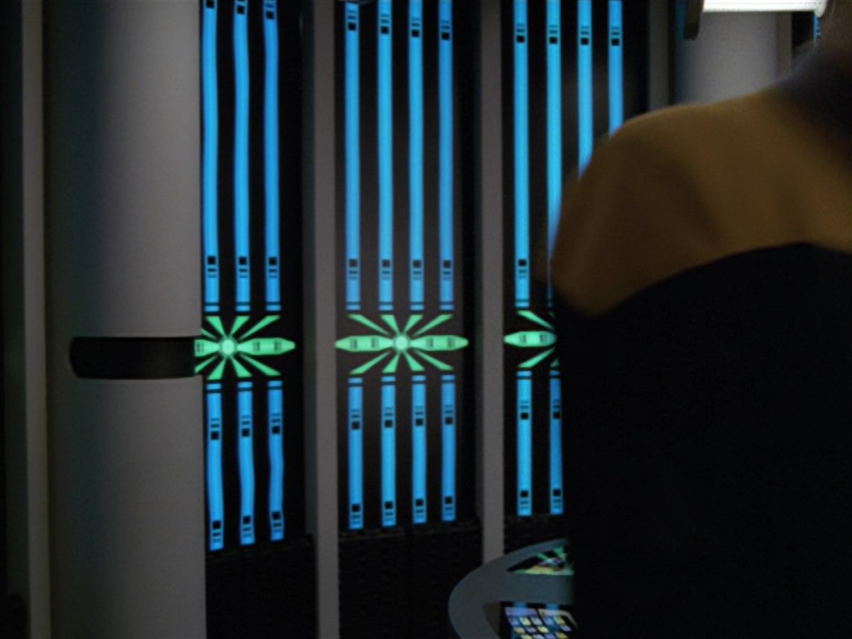 extant_StarTrek_VOY_5x02-Drone_00382.jpg