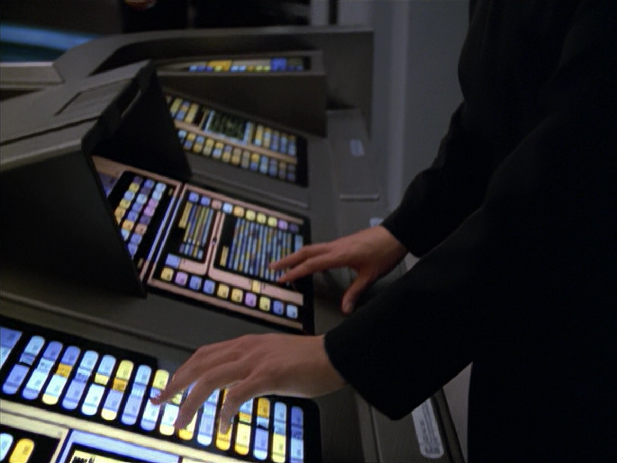 extant_StarTrek_VOY_5x02-Drone_00856.jpg