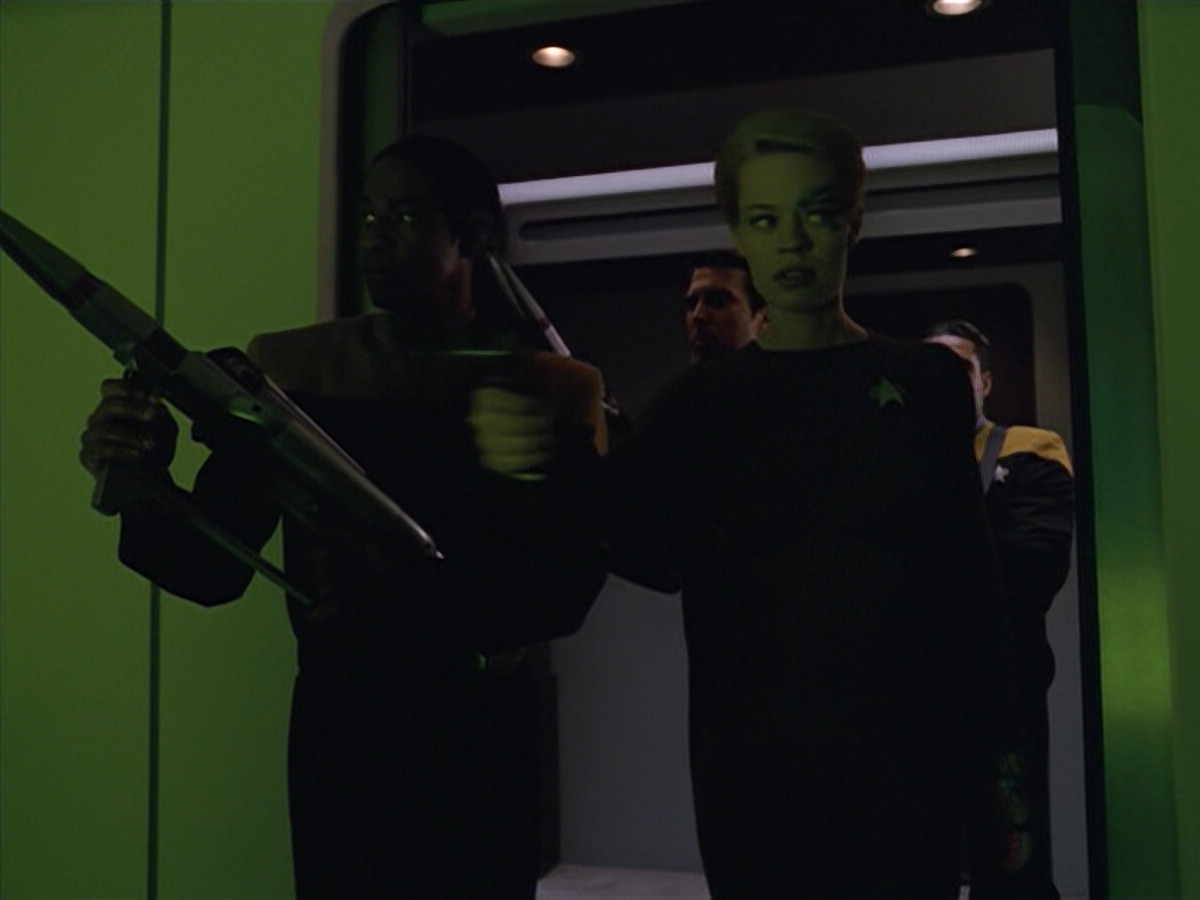 extant_StarTrek_VOY_5x02-Drone_00943.jpg