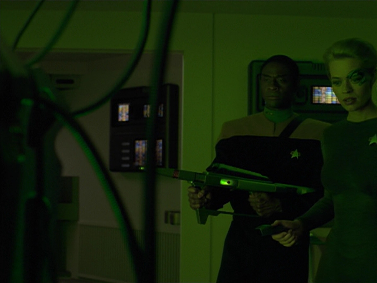 extant_StarTrek_VOY_5x02-Drone_00956.jpg