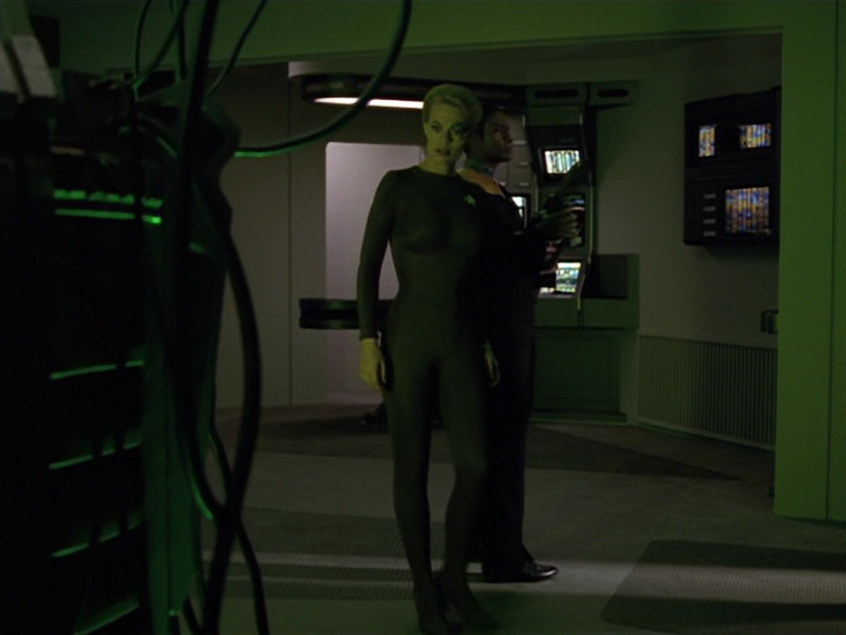 extant_StarTrek_VOY_5x02-Drone_01027.jpg