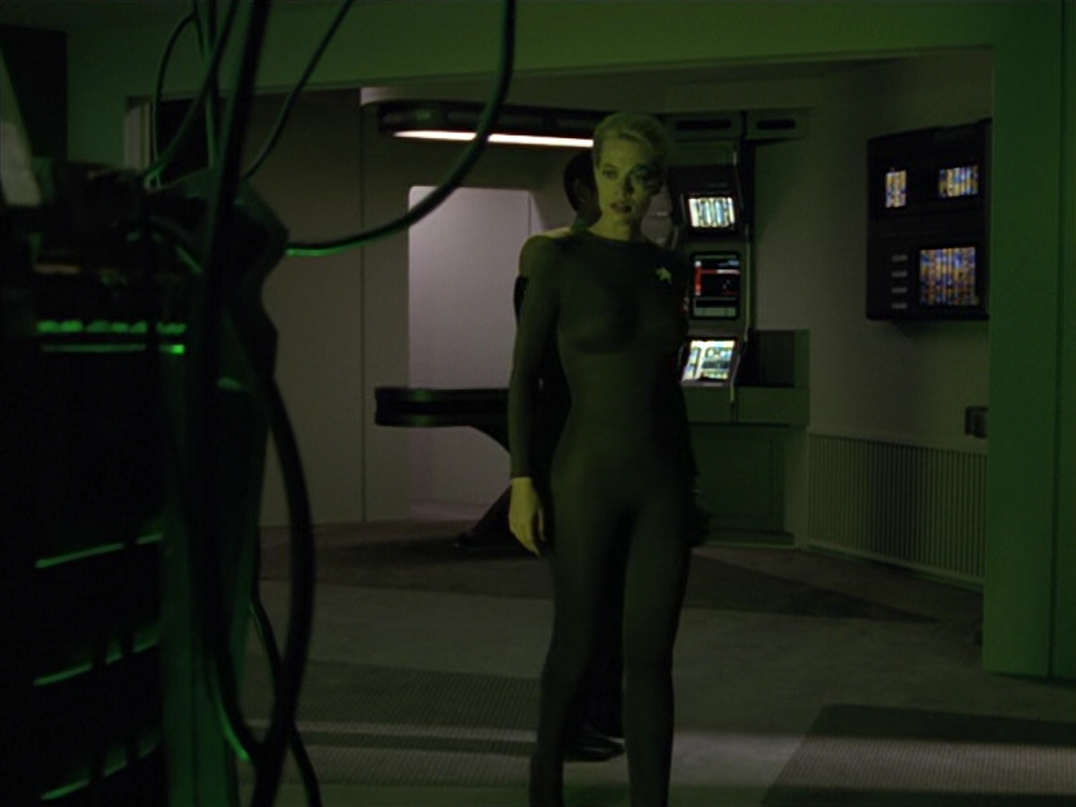 extant_StarTrek_VOY_5x02-Drone_01028.jpg
