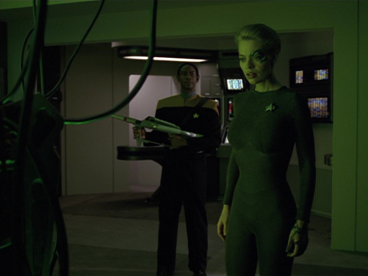 extant_StarTrek_VOY_5x02-Drone_01034.jpg