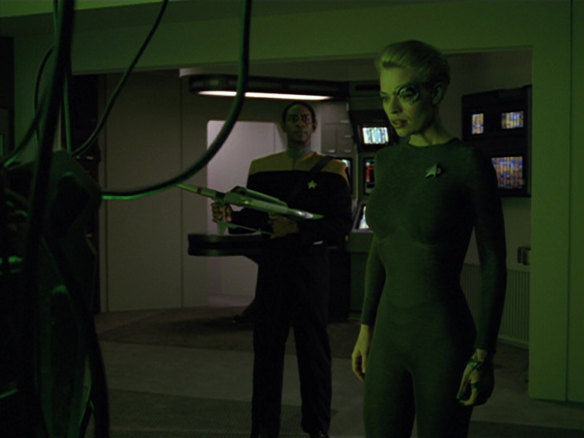extant_StarTrek_VOY_5x02-Drone_01035.jpg