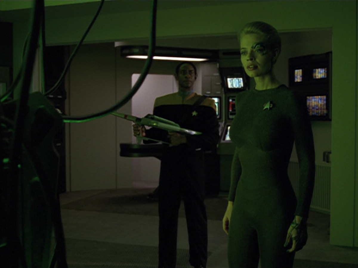 extant_StarTrek_VOY_5x02-Drone_01042.jpg