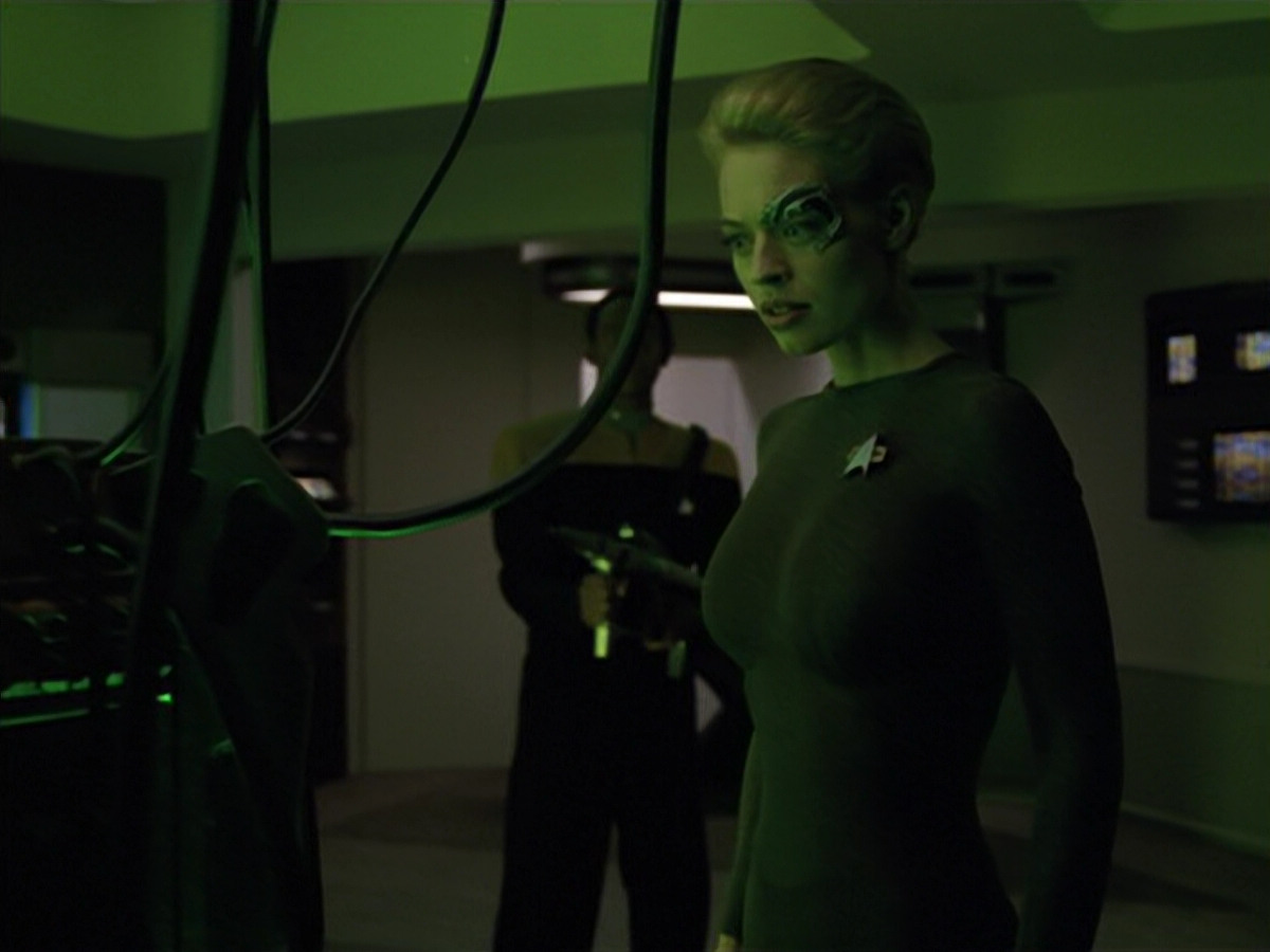 extant_StarTrek_VOY_5x02-Drone_01048.jpg