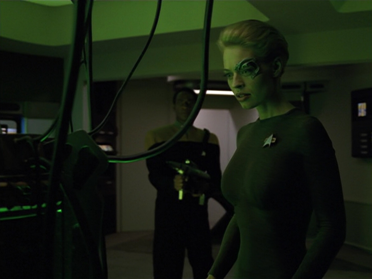 extant_StarTrek_VOY_5x02-Drone_01049.jpg