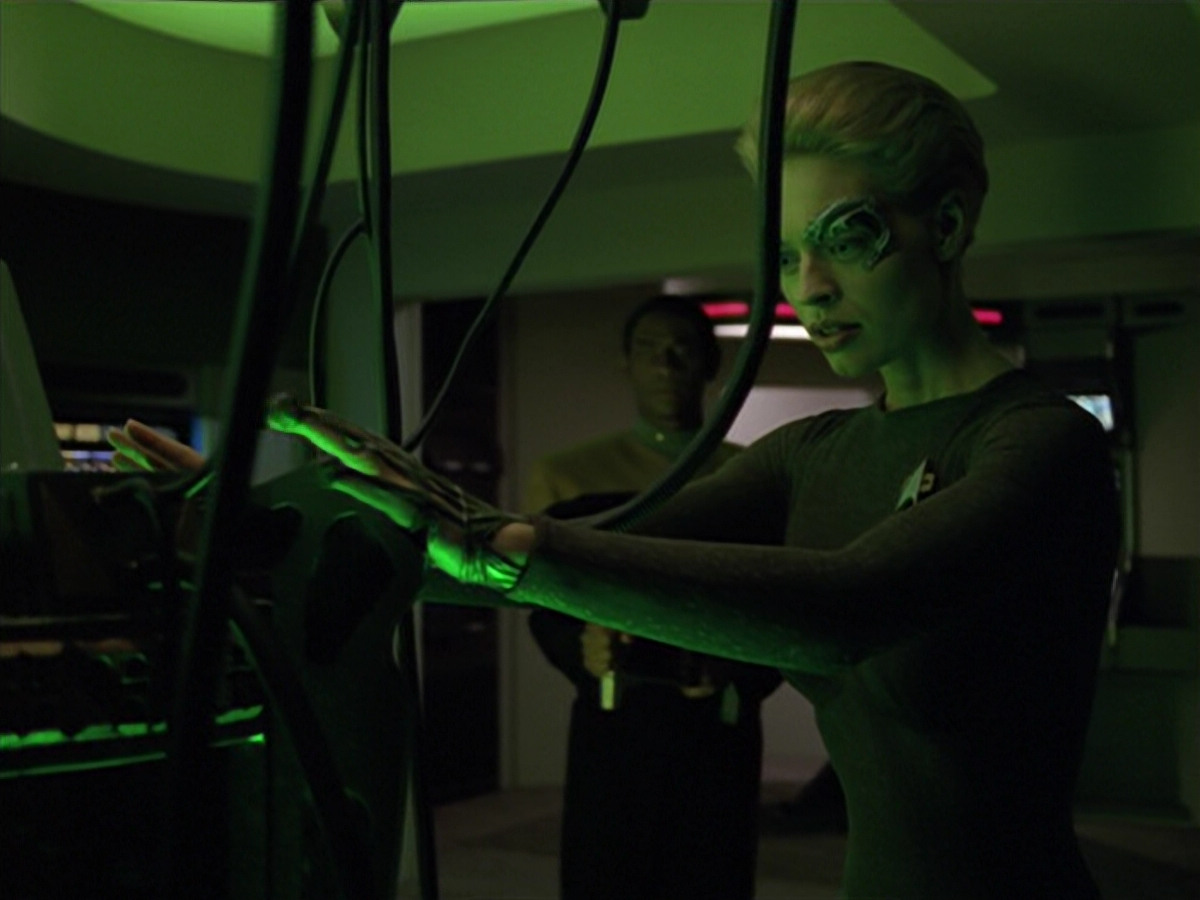 extant_StarTrek_VOY_5x02-Drone_01053.jpg