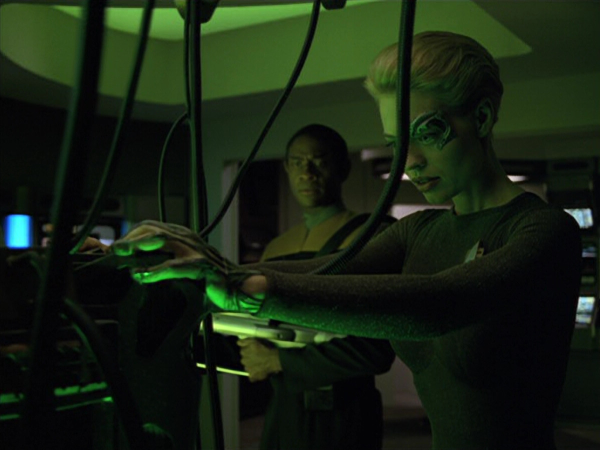 extant_StarTrek_VOY_5x02-Drone_01062.jpg