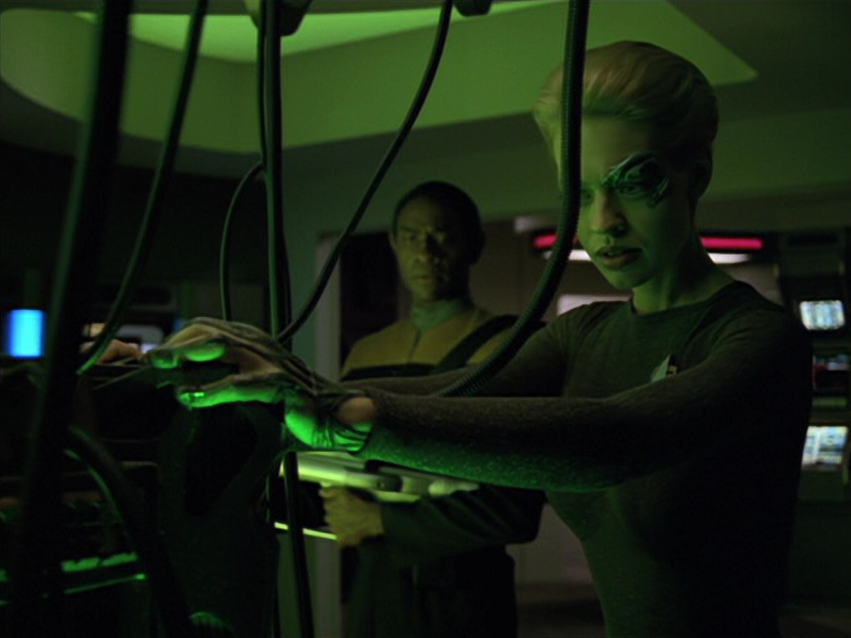 extant_StarTrek_VOY_5x02-Drone_01064.jpg