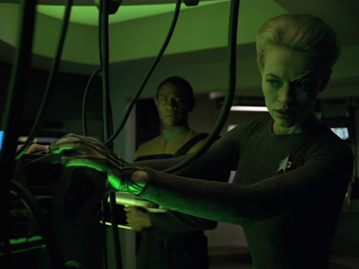 extant_StarTrek_VOY_5x02-Drone_01066.jpg
