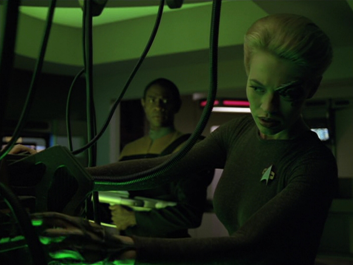 extant_StarTrek_VOY_5x02-Drone_01068.jpg