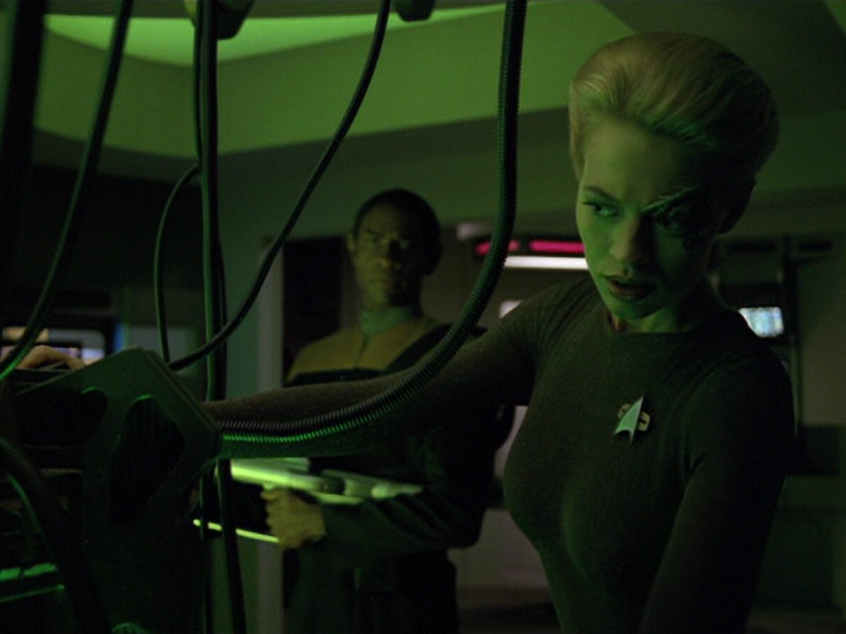 extant_StarTrek_VOY_5x02-Drone_01070.jpg