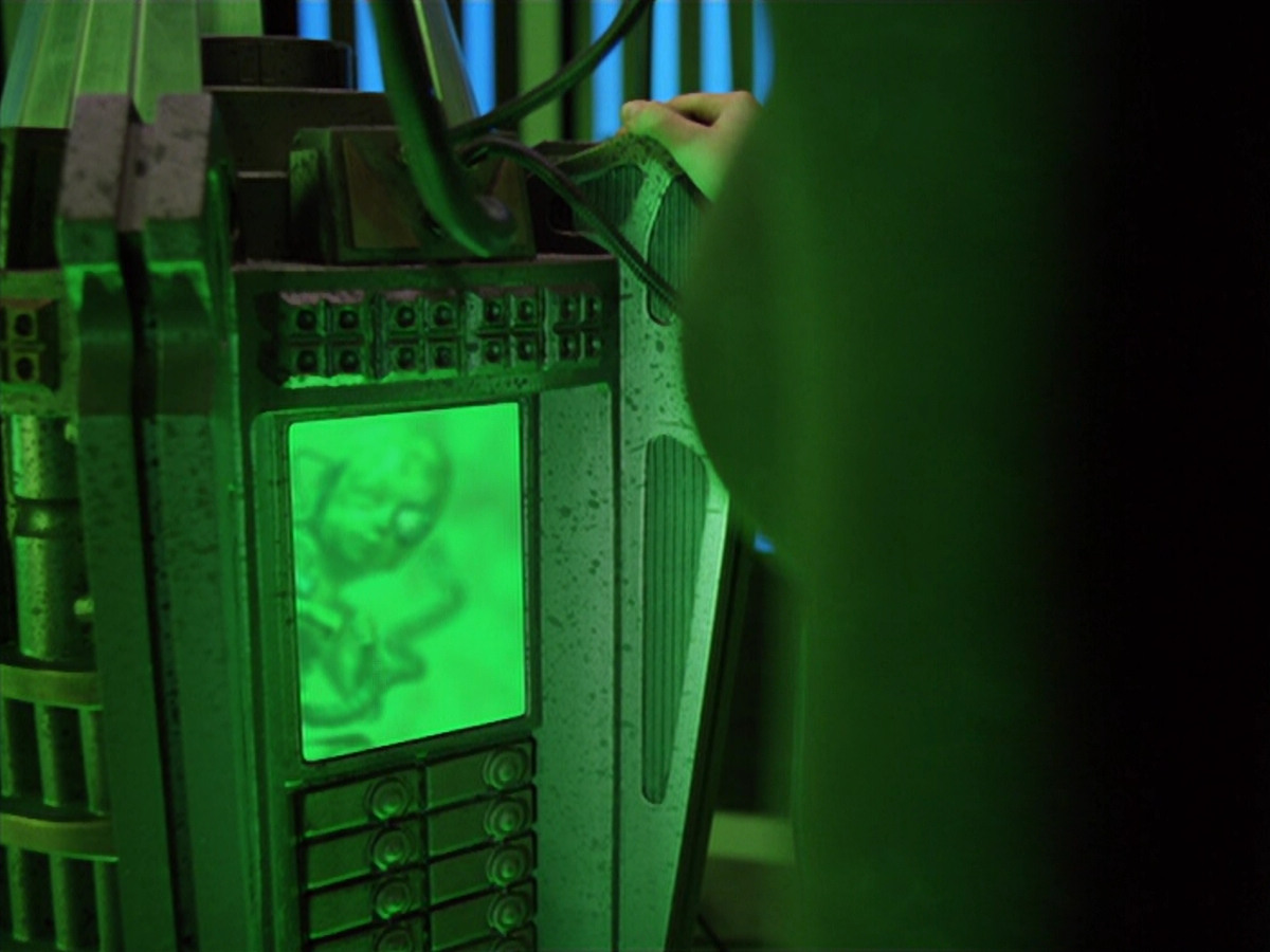 extant_StarTrek_VOY_5x02-Drone_01075.jpg