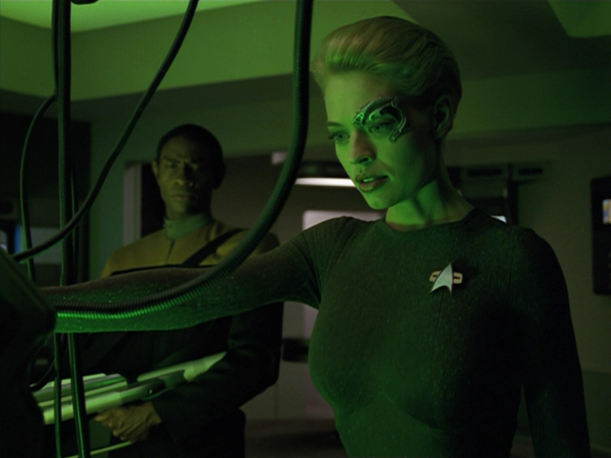 extant_StarTrek_VOY_5x02-Drone_01078.jpg