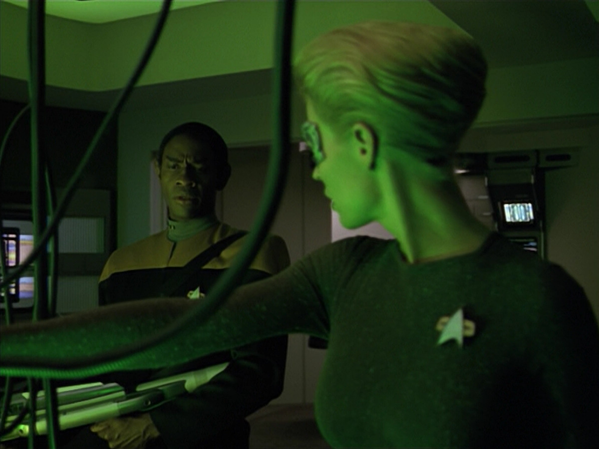 extant_StarTrek_VOY_5x02-Drone_01085.jpg