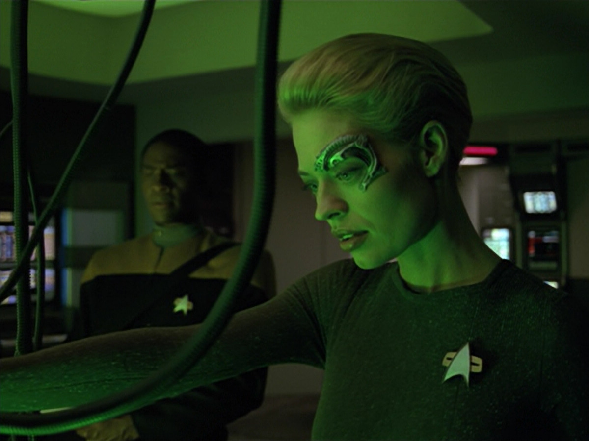 extant_StarTrek_VOY_5x02-Drone_01090.jpg