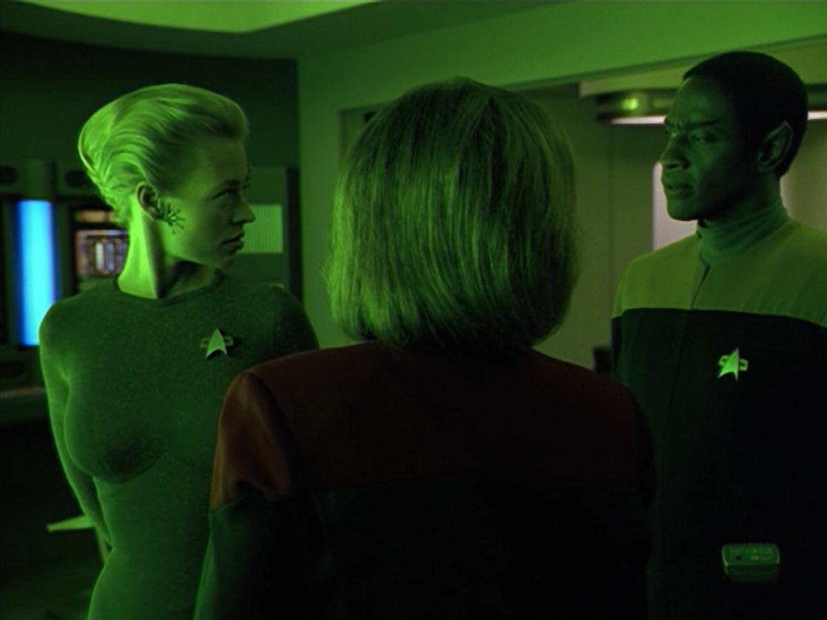 extant_StarTrek_VOY_5x02-Drone_01151.jpg