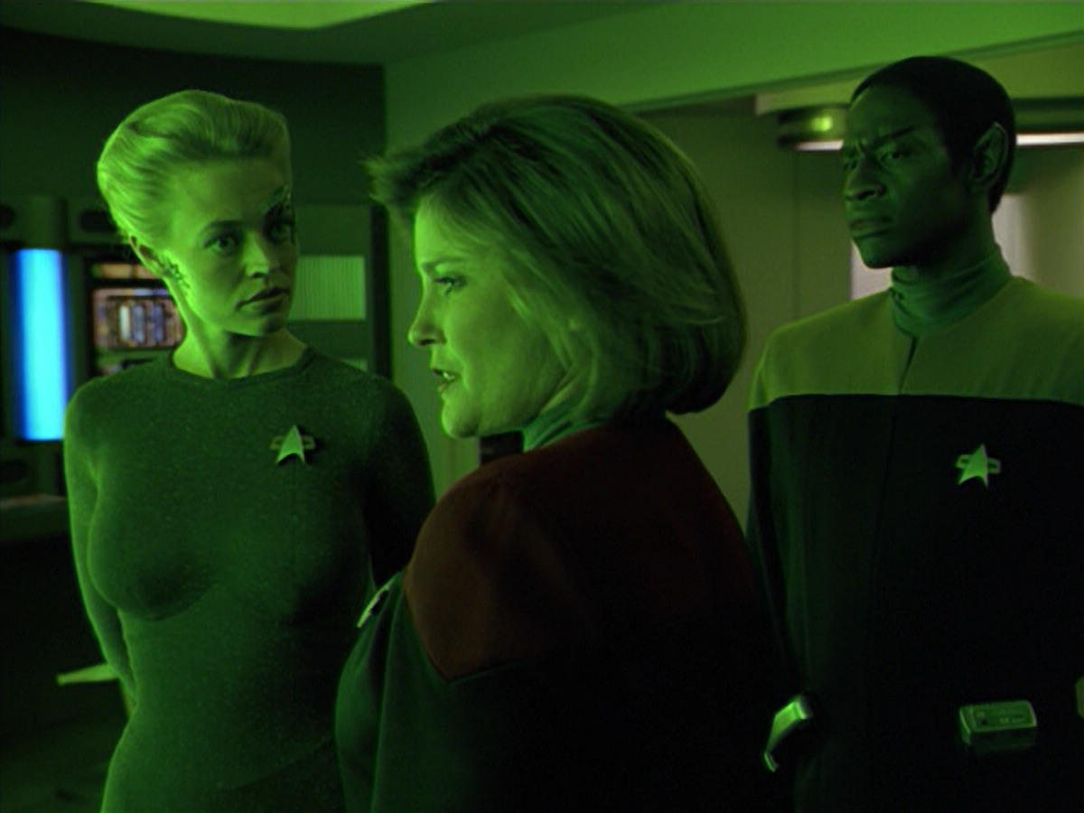 extant_StarTrek_VOY_5x02-Drone_01168.jpg