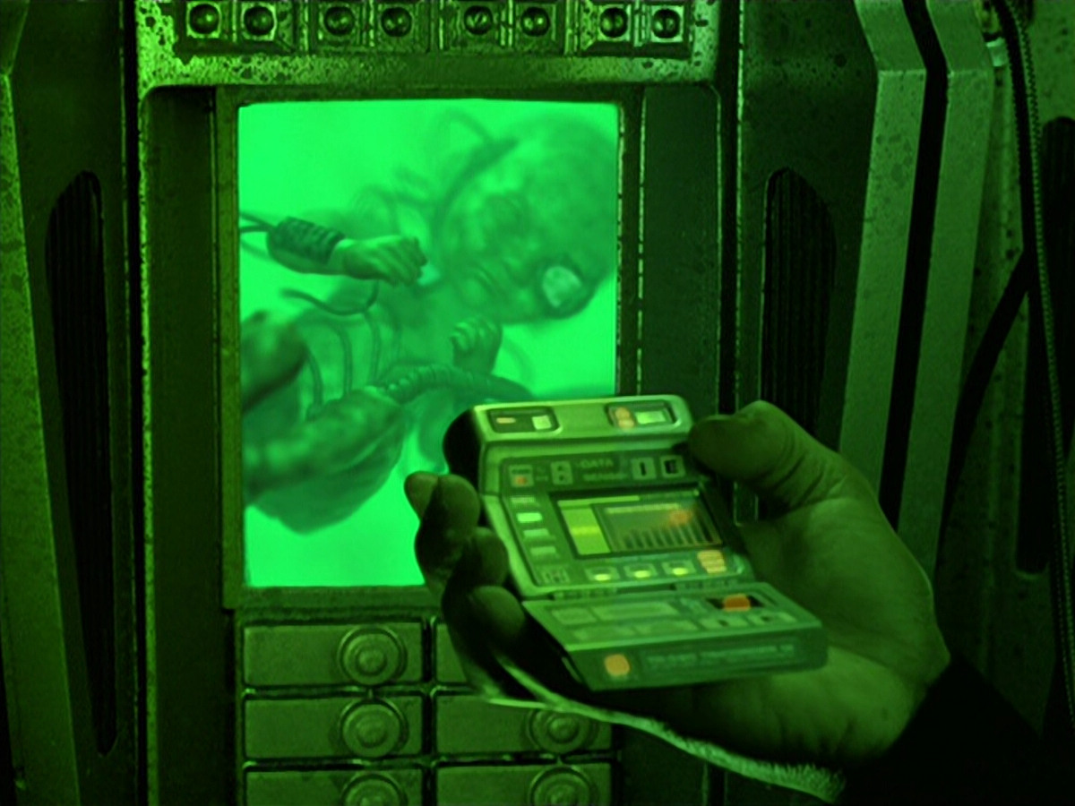 extant_StarTrek_VOY_5x02-Drone_01187.jpg