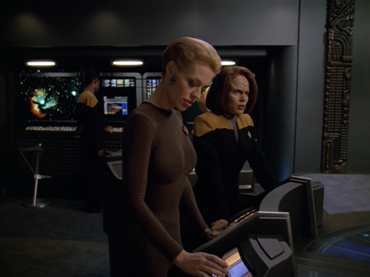 extant_StarTrek_VOY_5x02-Drone_01249.jpg