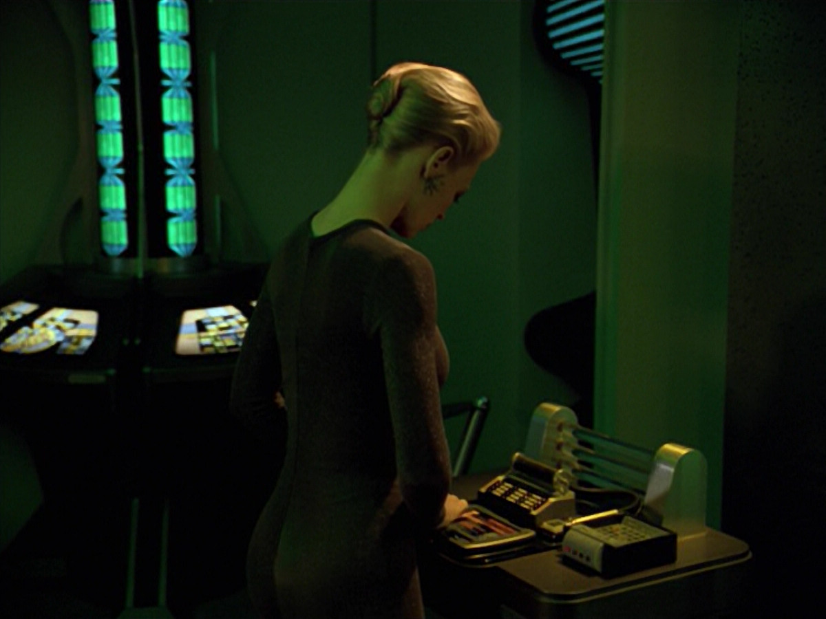 extant_StarTrek_VOY_5x02-Drone_01538.jpg